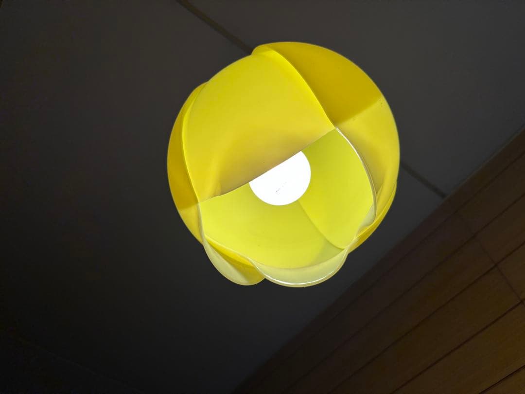 昭和レトロ　吊り下げ照明　黄色チューリップ型ペンダントライト　イエロー