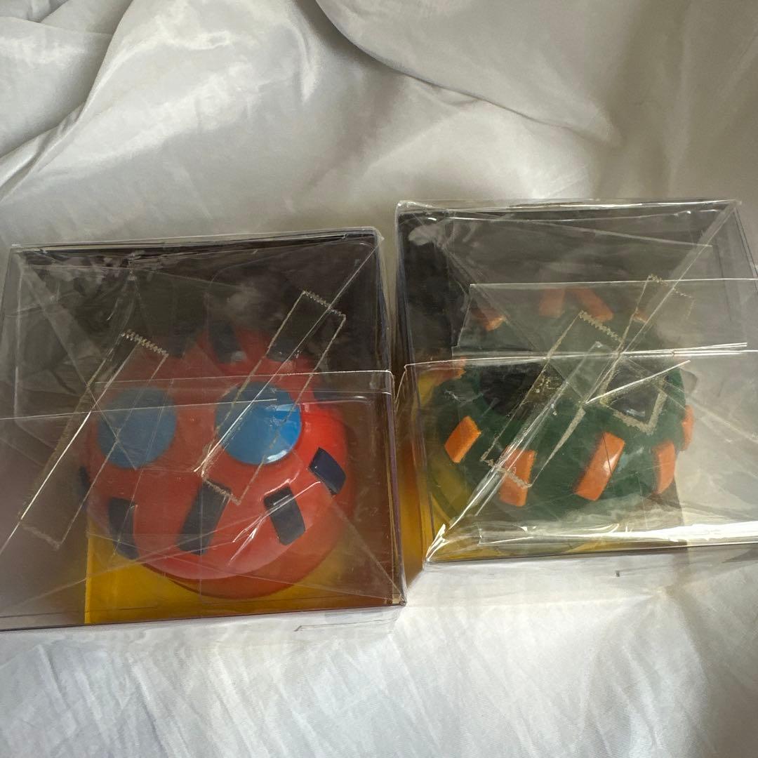 18年製　岡本太郎 坐ることを拒否する椅子2 ソフビフィギュア　赤　緑　コンプ