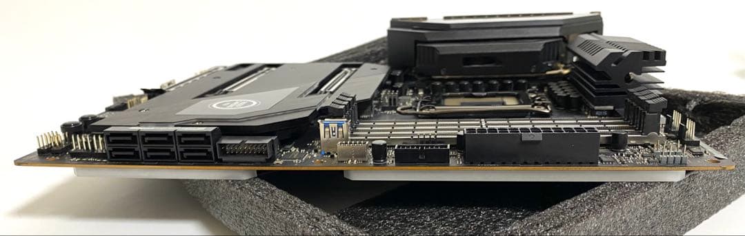 Asrock Z690 taichi razer edition マザーボード