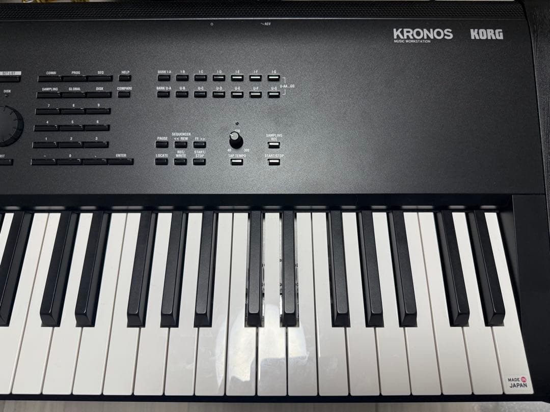 美品Korg Kronos 3 73 シンセサイザー