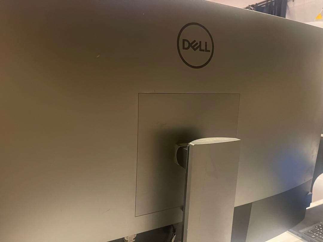 DELL 43inch モニター　U4320Q