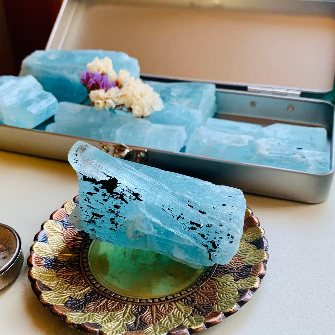 蝕像アクアマリン・バー4原石/巨大結晶/鉱物標本/ブラックトルマリン付/虹入り