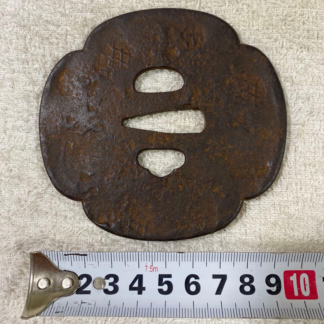 B-55 鍔　大型鍔　鉄地　武具　刀装具　日本刀　骨董品　時代物　美術品　工芸品