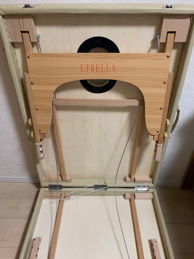 ETBELLA 折りたたみ　施術ベッド
