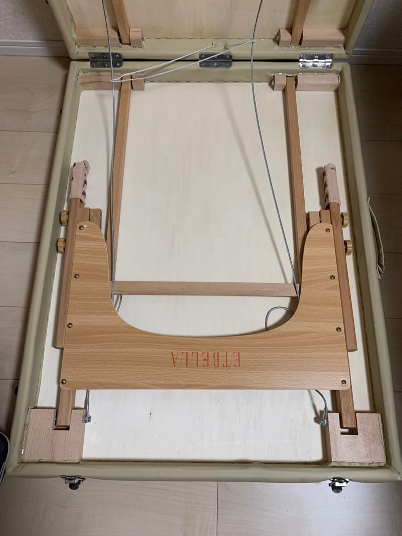 ETBELLA 折りたたみ　施術ベッド