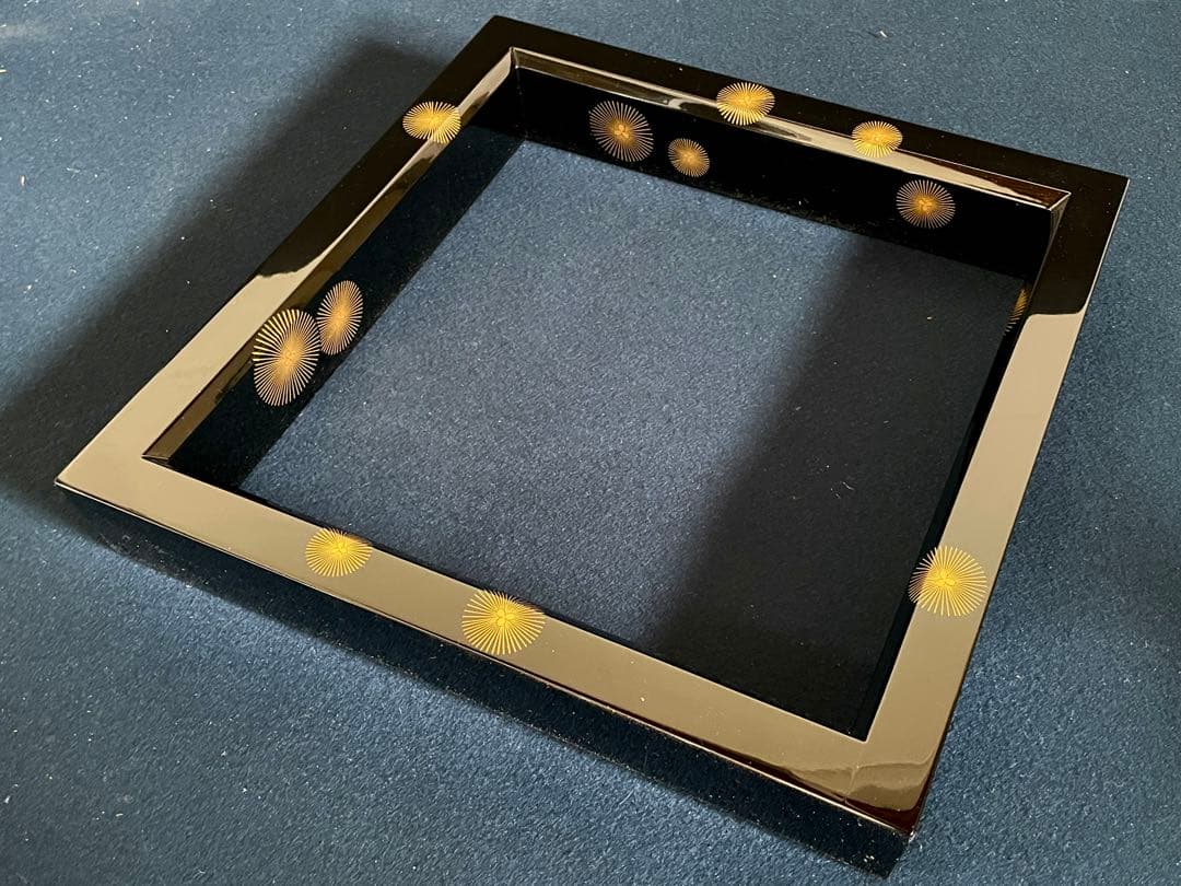 【美品】「祖」 唐松 蒔絵 炉縁 真塗 茶道具 紙箱 (1126あ④)