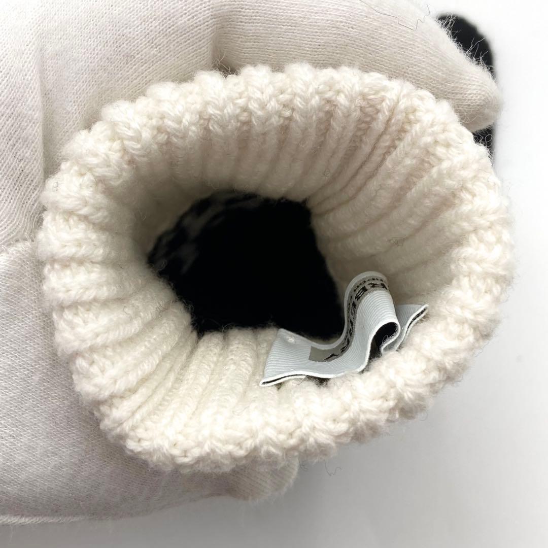 ずーきー✨ BURBERRY ロゴインターシャ 手袋 M/L 黒×白