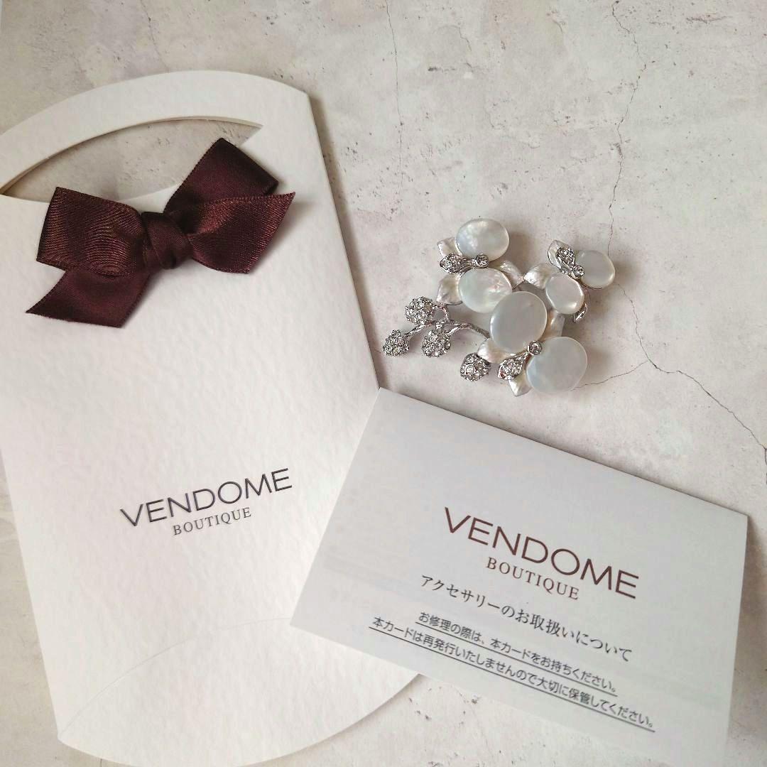 ヴァンドームブティック　ブローチ　胡蝶蘭　白蝶貝