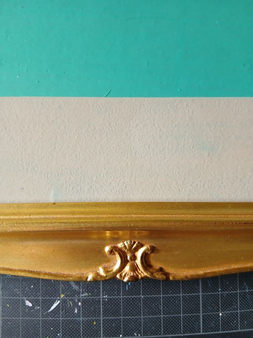 額縁　ゴールド装飾木製額縁 クリームマット付き