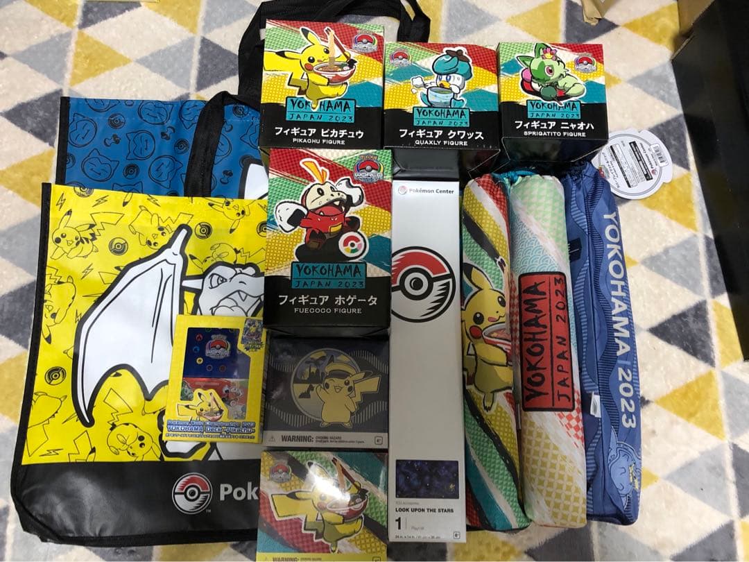 ① WCS 2023　グッズ　プレイマット　フィギュア　ピカチュウ　ニャオハ