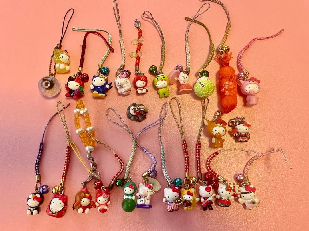 ハローキティご当地ストラップまとめ売り24個
