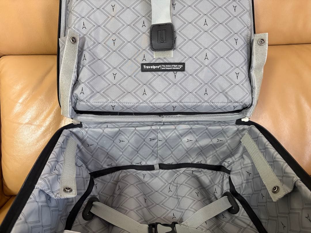 週末値下げTravelpro Crew10 Rolling Tote