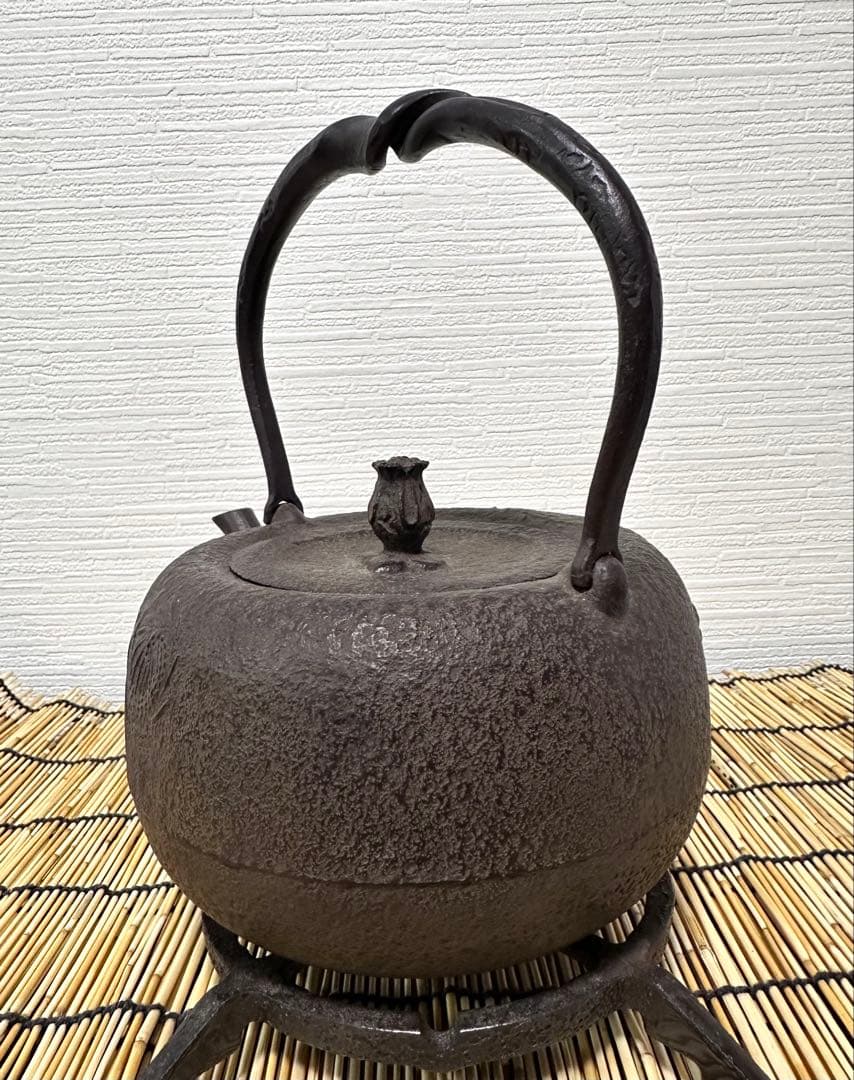 新品、付属品付　南部金狐堂　捻鉉姥口１５型龍文様　南部鉄瓶　南部鉄器　鉄瓶