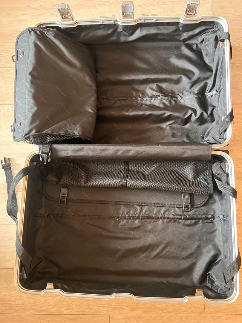 非売品　メルセデスベンツ　スーツケース　シルバーキャリーケース 4輪　65L