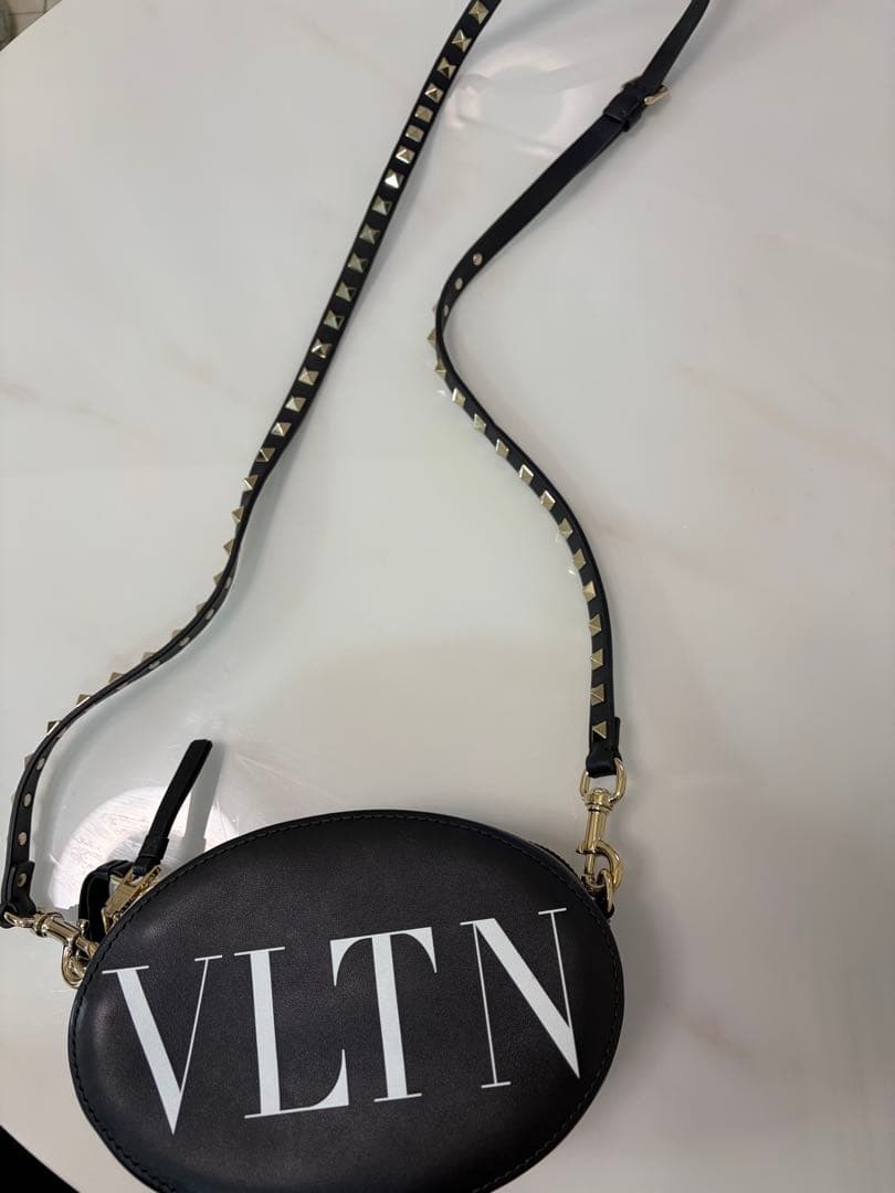 [美品]VALENTINO VLTN ロゴ ショルダーバッグ