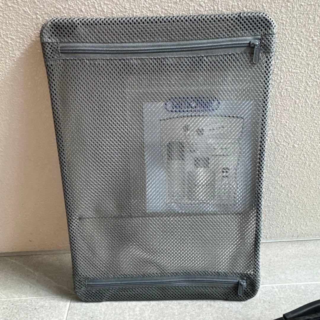 リモワ　機内持ち込みサイズ　スーツケース　ホワイト　ブラック