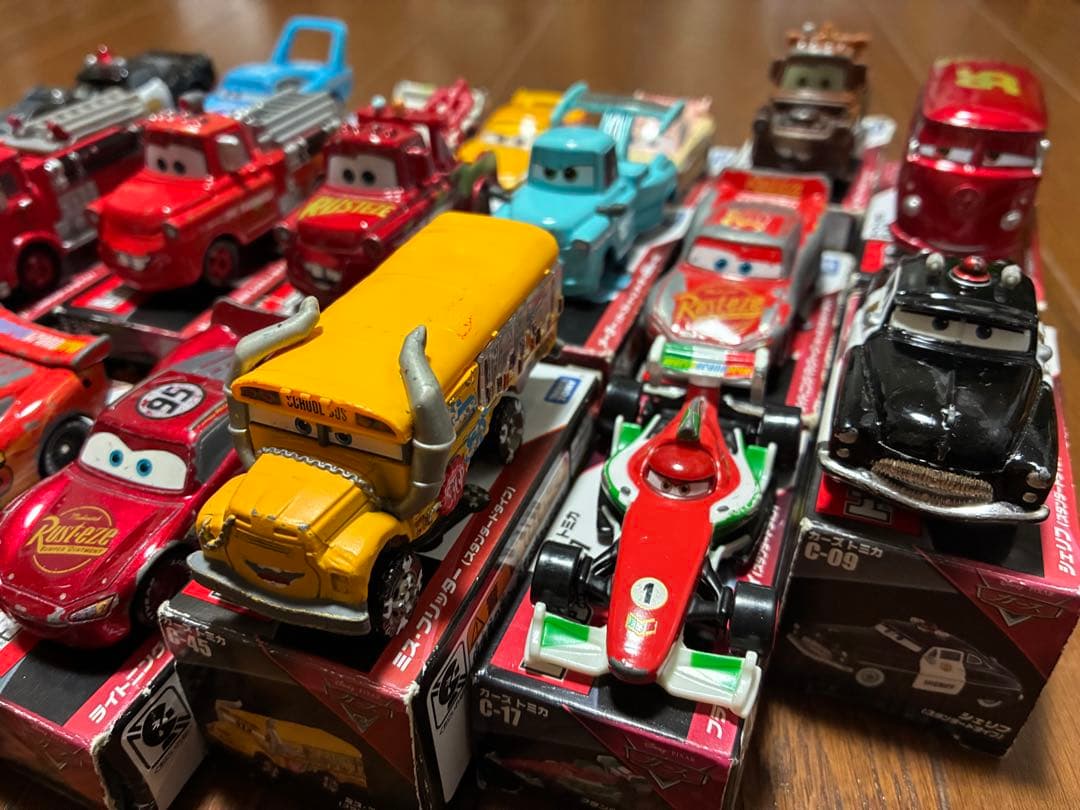カーズトミカ たくさんのせよう！大きなマック トレーラー　　トミカ49台セット