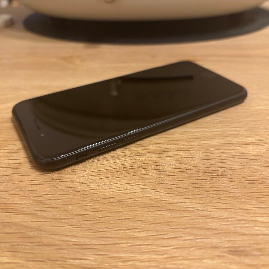 Apple iPhone SE（第2世代） SIMフリー (整備済み品)