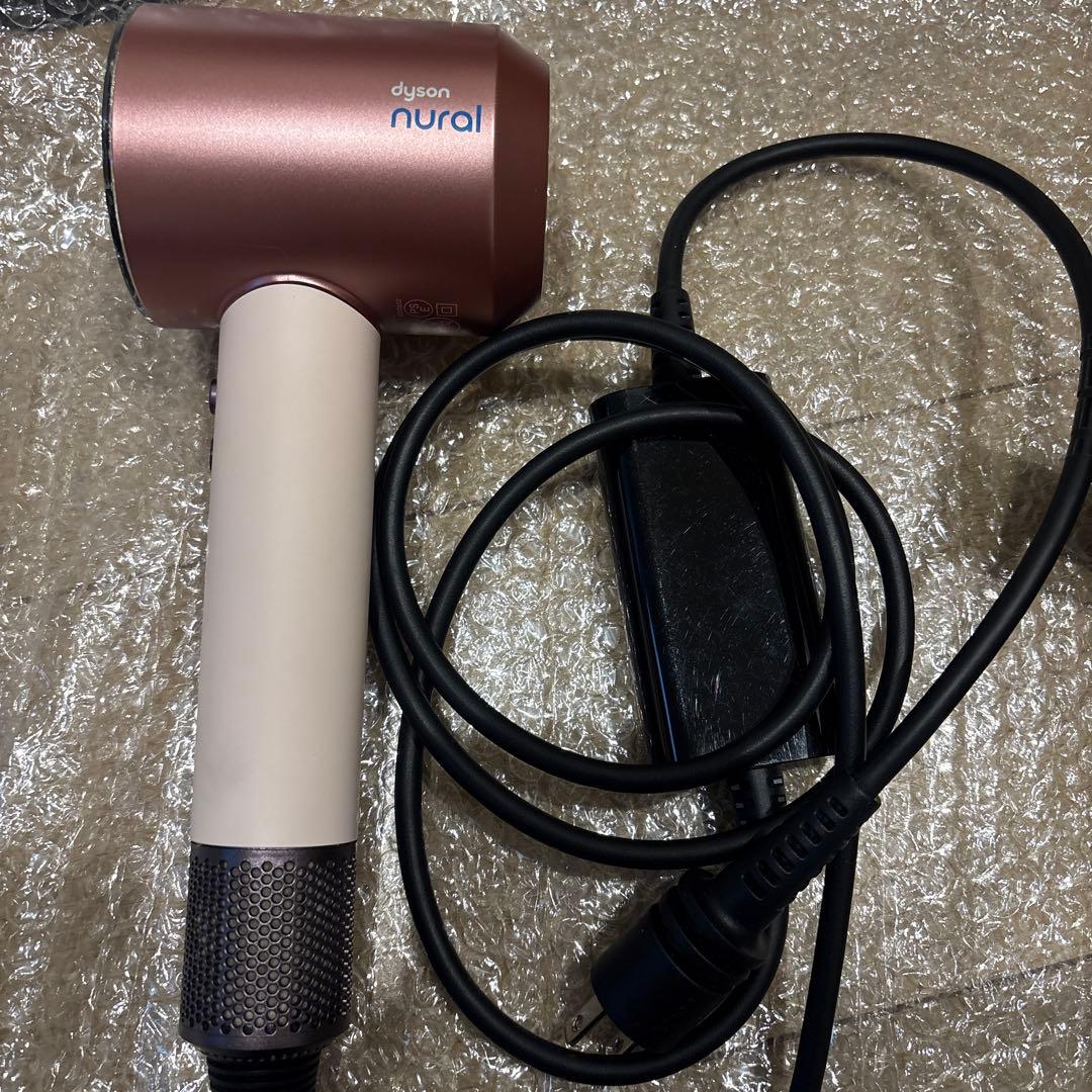 ダイソンドライヤー　【ピンク】