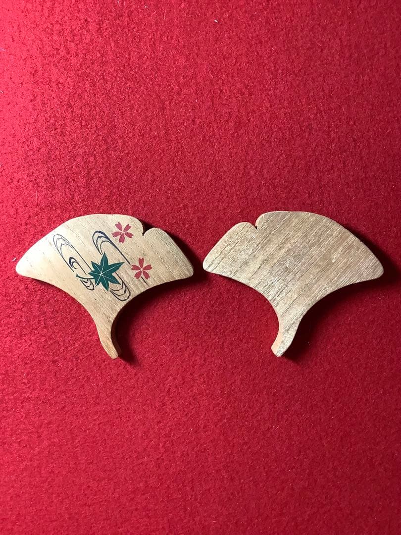 香合　銀杏型　桐製　観世水　紅葉桜柄　【中古美品】