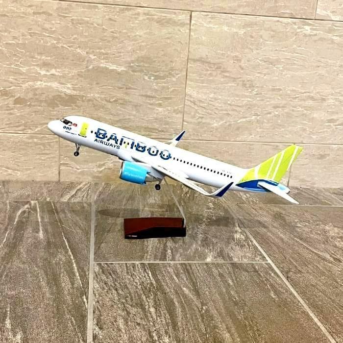 模型飛行機 バンブーエアウェイズ A320 ベトナム LED ランディングギア