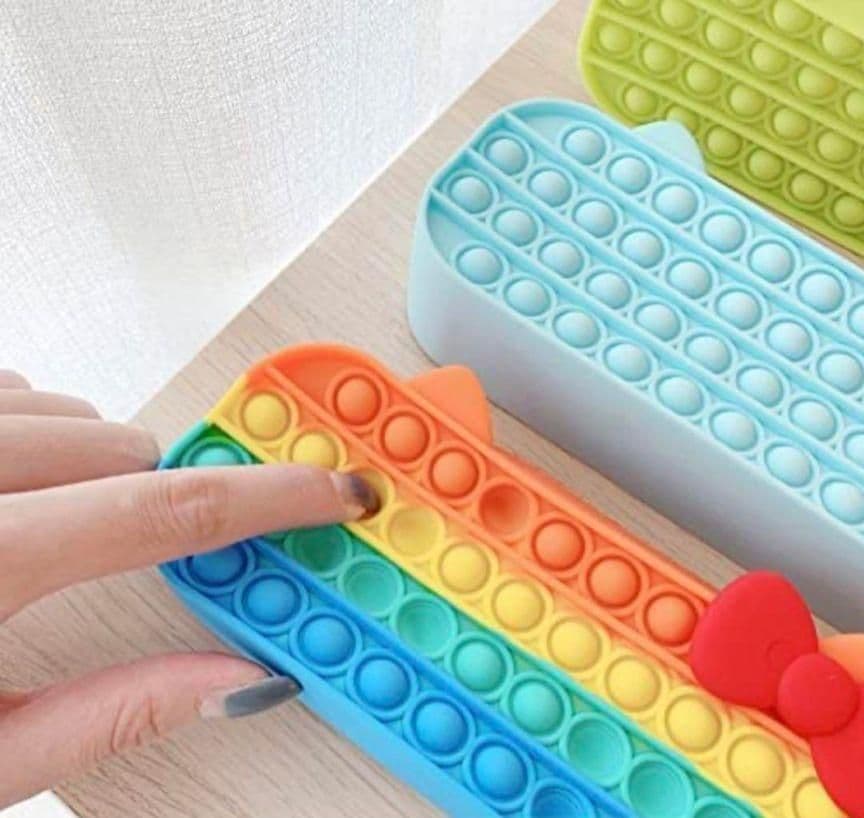 スクイーズ玩具　筆箱　カラフル　ペンケース　 ねこ　シリコン