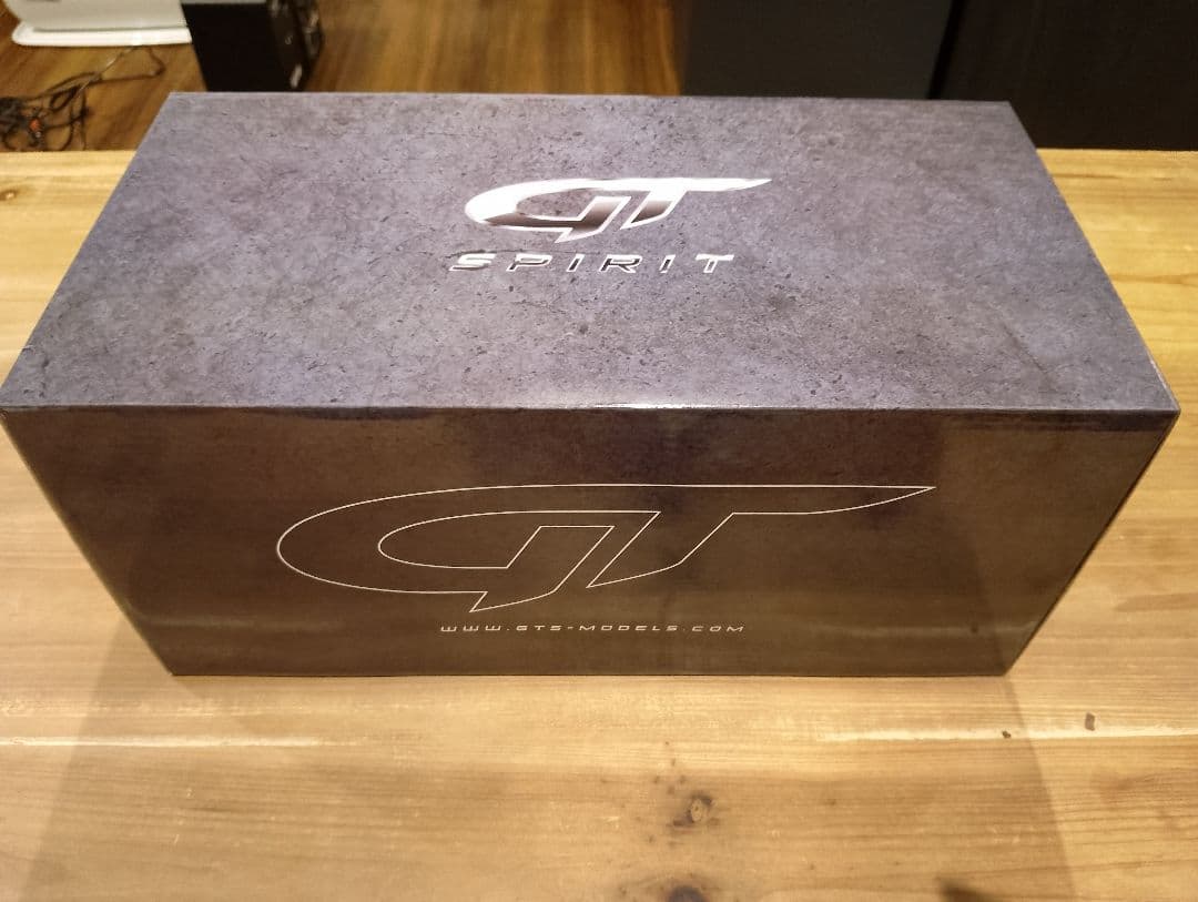 1/18 メルセデスベンツ　Gクラス G500 4×4　ミニカー　ゴールド