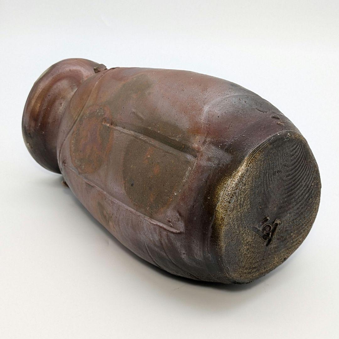 岡山県重要無形文化財 松井與之 備前焼 矢筈口擂座三角花入 共箱共布栞 花瓶