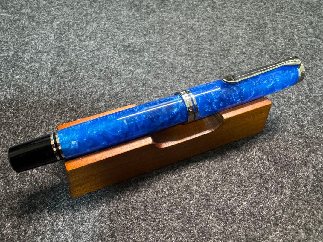 ペリカン 万年筆 スーべレーン M805 ヴァイブラントブルー EF