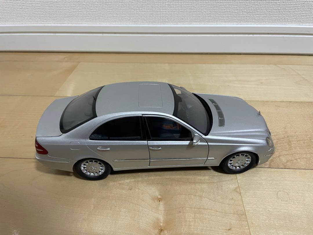 1/18 E-Class 京商 メルセデスベンツ Eクラス ミニカー