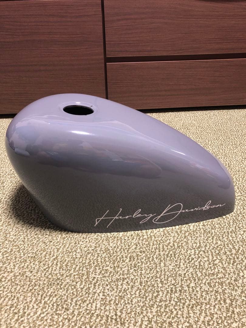 サイモンカスタム　タンクカバー グロスグレー/ホワイトハンドスクリプト