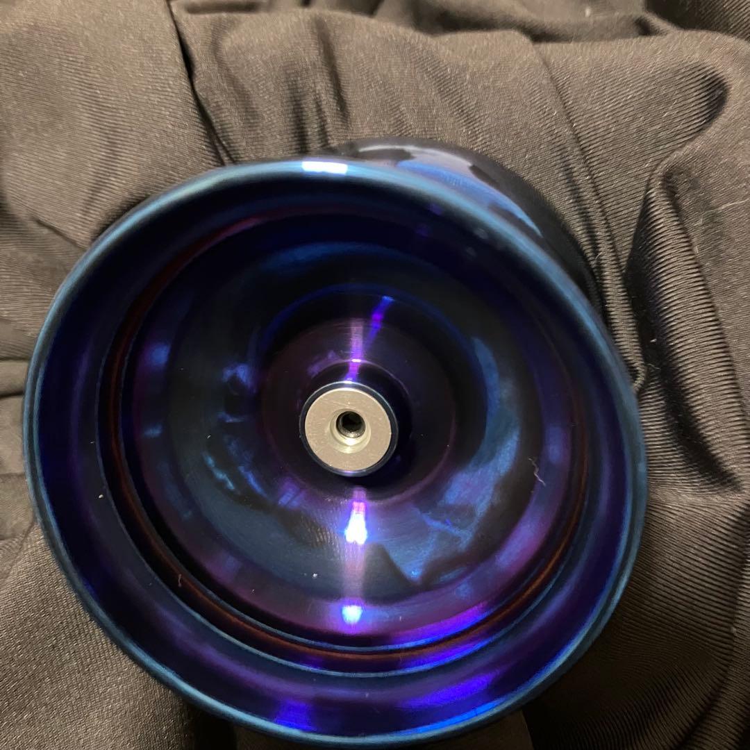 atmos projects Ari チタンブルー