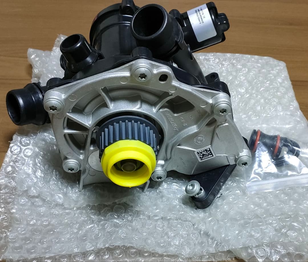 アウディウォーターポンプサーモスタットASSY 新品 Oリング付即日発送　送料込