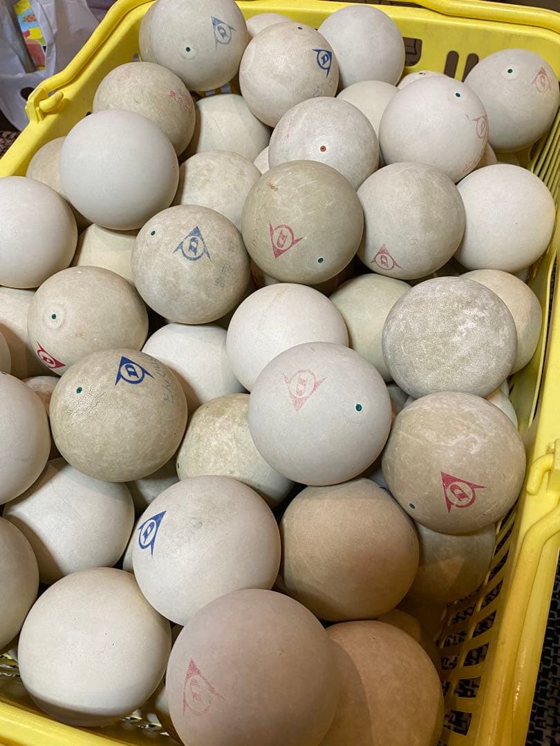 【中古】ソフトテニスボール130球／カゴ付き①