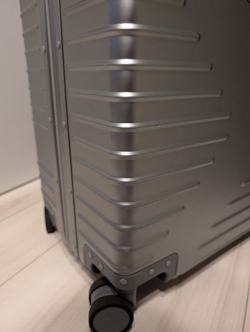 イノベーター　アルミキャリーケース　42L INV1611 Cool Gray