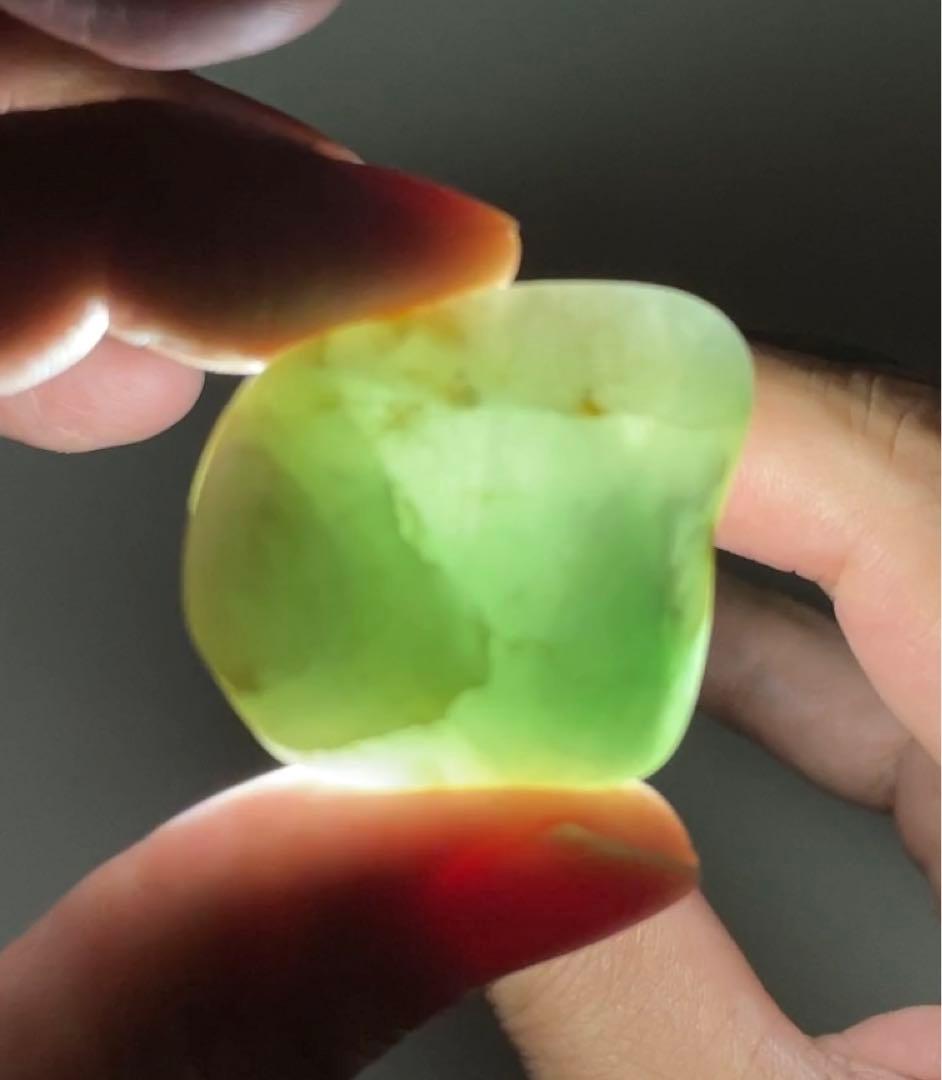 糸魚川翡翠 ヒスイ 33g 淡いグリーン