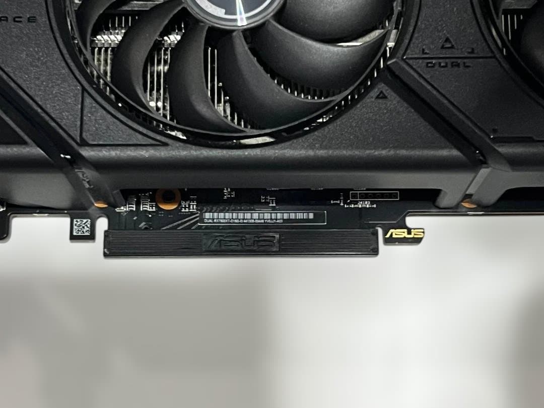 グラフィックボード・グラボ・ビデオカード ASUS Radeon RX 7800 XT 16GB OC