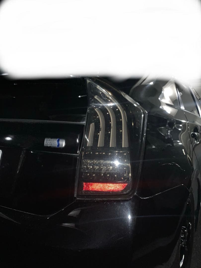 30プリウス　ヴァレンティ　テールランプ