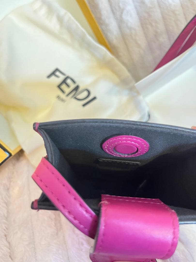 FENDI フェンディ 携帯ポーチ フォンポーチ ピンク　　ショルダーバッグ