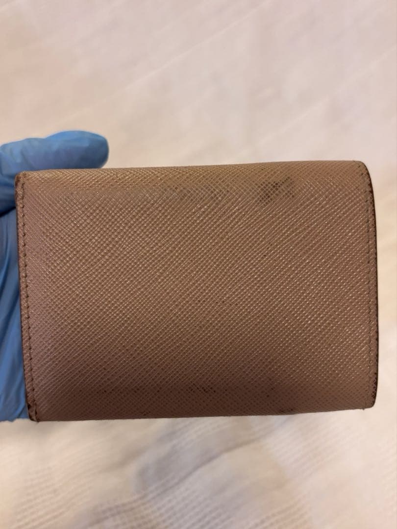 プラダ　コンパクト　三つ折り財布　ベージュ