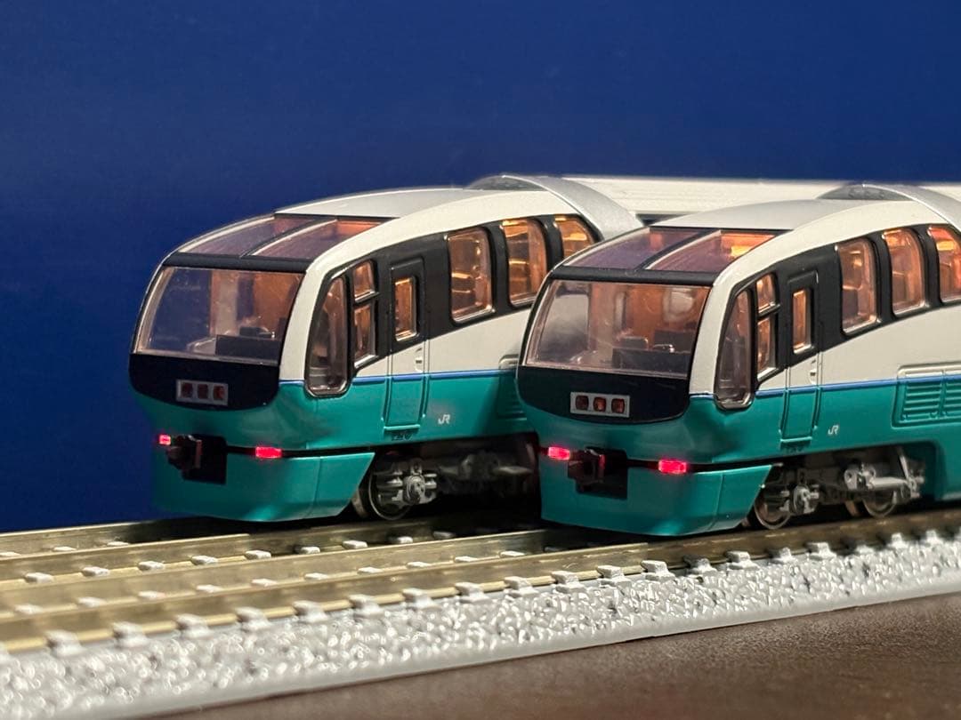 KATO 10-474/10-475 251系スーパービュー踊り子新塗色