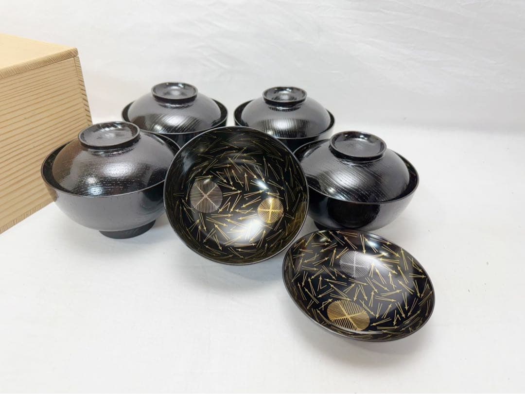 ほぼ未使用 懐石道具 木製黒塗 吸物椀 金彩松葉見返し蒔絵 木箱