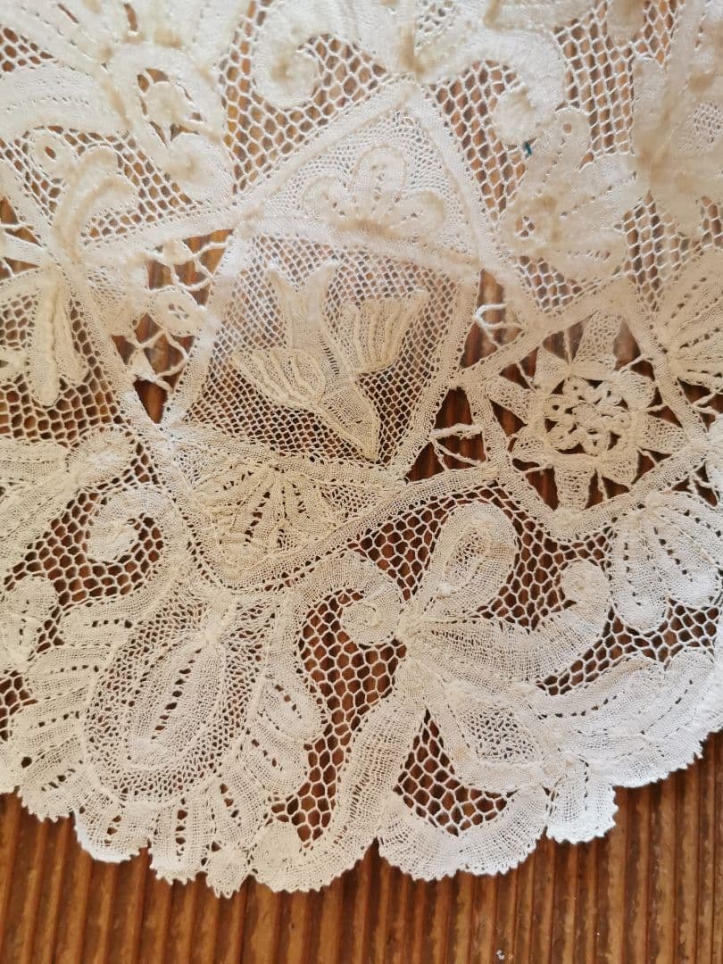 アンティーク 1880年頃 ミラネーゼレース 飛ぶ鳥 ボビン編リネンドイリー