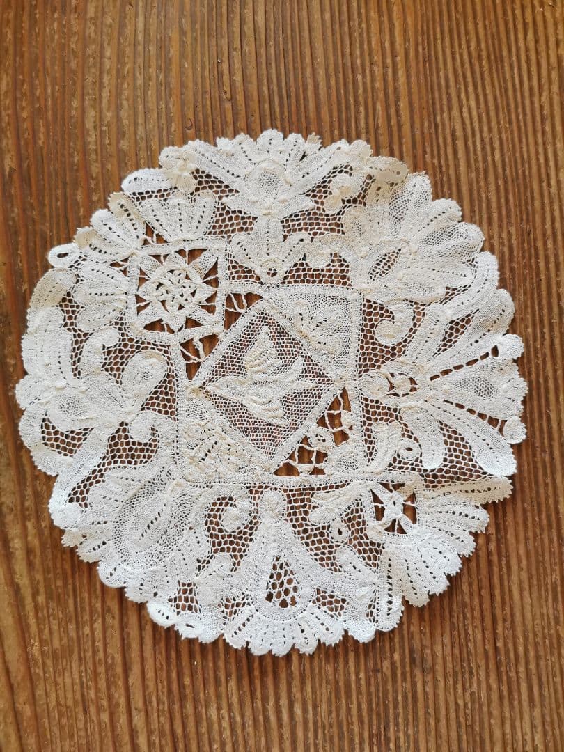 アンティーク 1880年頃 ミラネーゼレース 飛ぶ鳥 ボビン編リネンドイリー