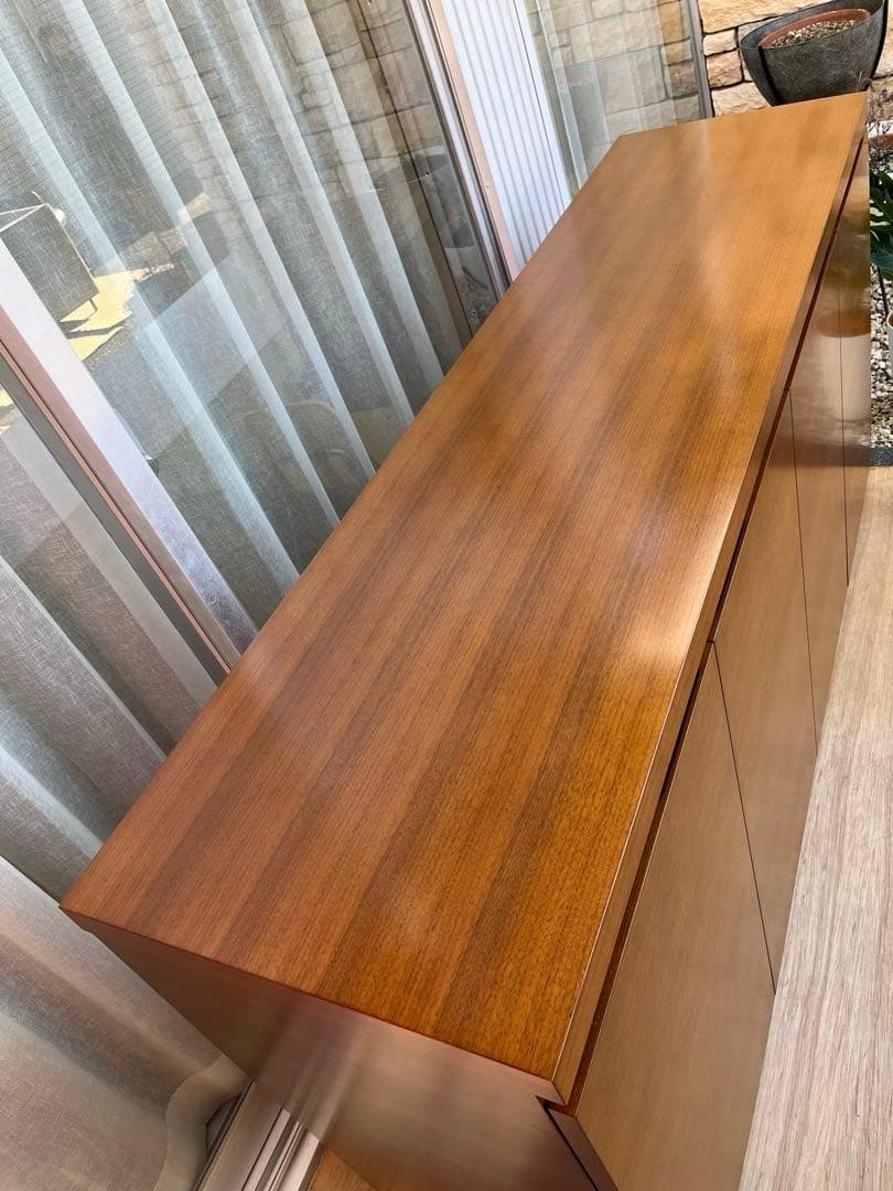 モダンスタイル　木製キャビネット　ミッドセンチュリー　サイドボード　チーク材