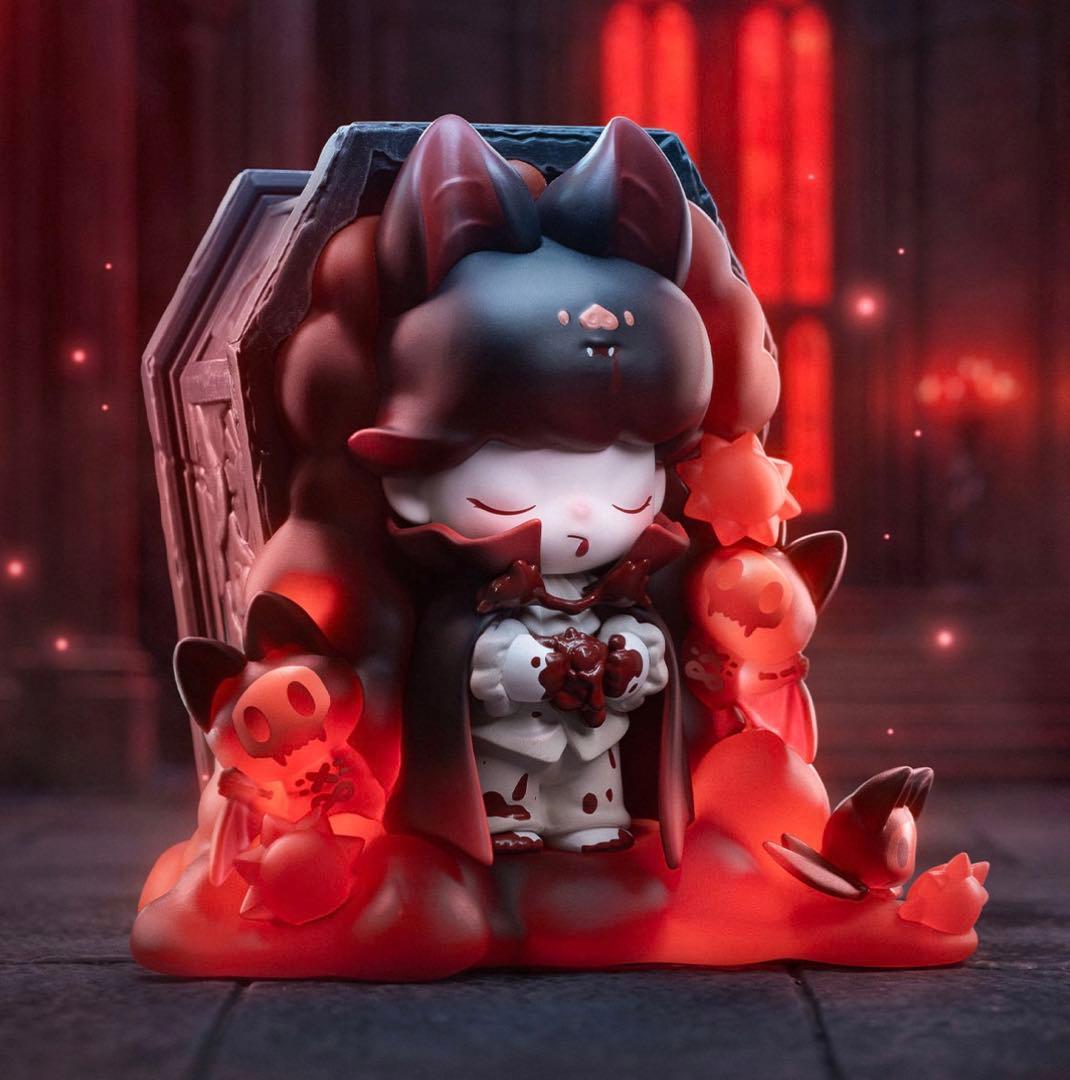 アイドル DIMOO EMBRACE THE SUN FIGURE