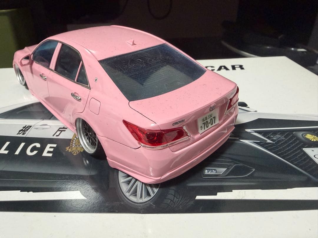 トヨタ クラウン 1/24 ピンク カスタム