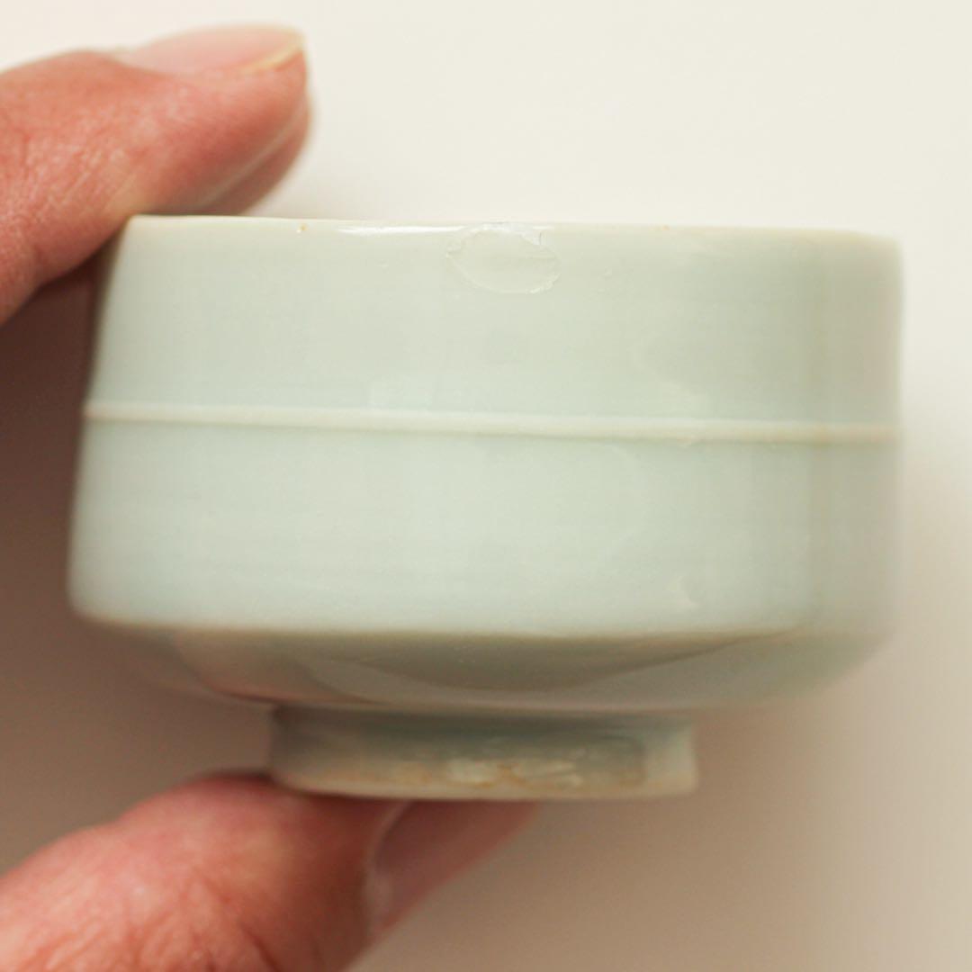 小さな　胴紐　白磁　猪口　酒器