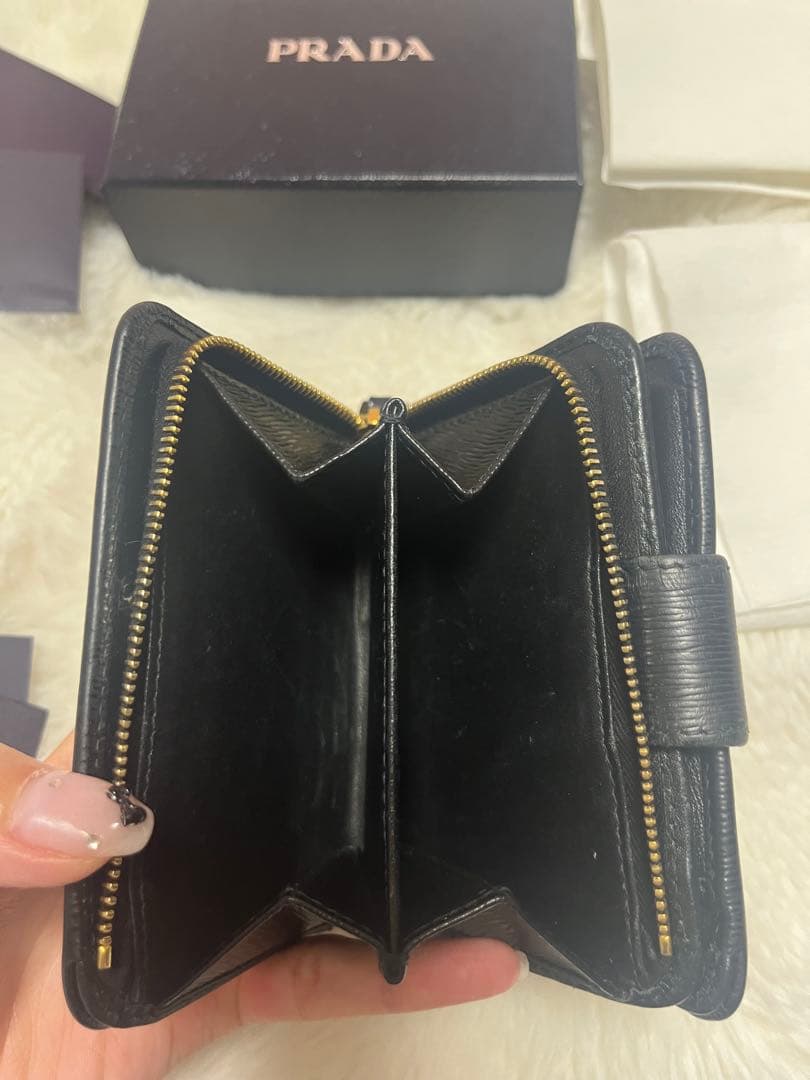 PRADA ブラックレザー 二つ折り財布 箱付き