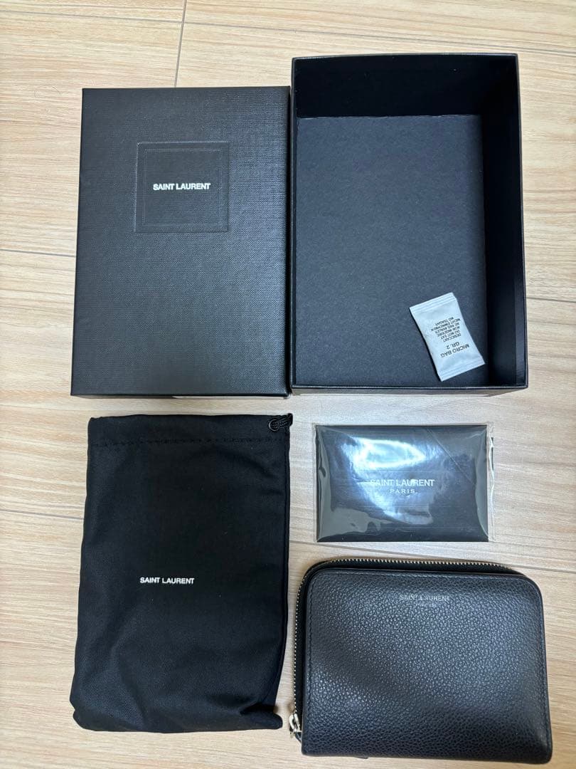 SAINT LAURENT ブラックレザー 二つ折り財布　箱あり